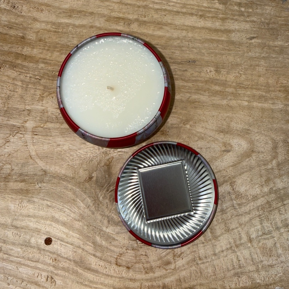 Voluspa Crushed Candy Cane 4oz Tin Candle Red & Gold Luxury Home Fragrance | NWT - Picture 6 of 6